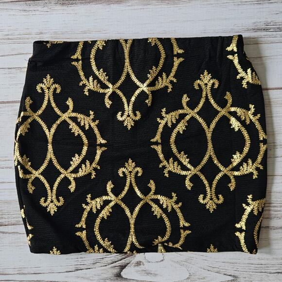 Forever 21 Black with gold regal details sz 2X - Picture 1 of 4
